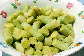 Tritate lo scalogno e rosolatelo in una casseruola con 2 cucchiai di olio per un paio di minuti; Zucchine Trombetta E Alici Marinate Per Un Pranzo Fresco