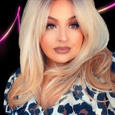 Laura Mackiewicz's Instagram, Twitter & Facebook