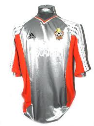 Cobresal takımının kadrosu, teknik direktörü, sakat ve cezalı futbolcuları, fikstür ve sonuçları yeniasır.com.tr canlı skor sayfasında bulabilirsiniz. Camisetas Club Deportes Cobresal