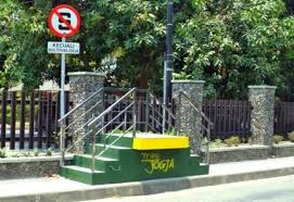 Akan tetapi, dibalik ongkos yang murah meriah tersebut, terdapat beberapa masalah yang ada. Upt Trans Jogja Eevaluasi Dan Desain Ulang Halte