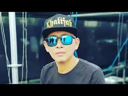 Kita pun potong lah rambut dia bagi style sikit. Nogchsnn Wlnwm