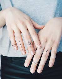 54 Exquisite Kleine Finger Tattoo Ideen Der Minimalistischen Tinte Fur Frau Tattoo Body Painting Tatto Tattoos T 2020 Mini Tattoos Dovme Dovme Fikirleri