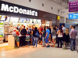 Welche unternehmensformen gibt es und worin unterscheiden sie sich? Eine Der Grossten Mcdonald S Filialen Der Welt Verkauft Produkte Die Es Bei Der Kette Sonst Nicht Gibt Business Insider