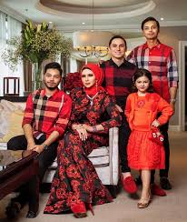 Seperti sedia maklum baju che ta selalunya akan direka khas oleh pereka fesyen terkenal. Walaupun Pkp Rozita Che Wan Dah Siap Sediakan 20 Pasang Baju Raya Tahun Ini Sensasi Selebriti