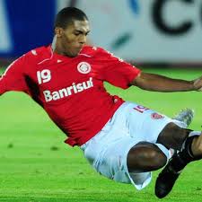 Accordo raggiunto tra juan jesus e il napoli, col giocatore che nella notte ha accettato la proposta del club partenopeo.l'ex inter, svincolato dopo la fine del contratto con la roma, firmerà un contratto annuale col club azzurro e andrà a ricoprire il ruolo di quarto centrale di difesa alla corte di luciano spalletti. Stream Radio Colorada Ex Inter Atualmente No Roma Ita Juan Jesus Comenta A Situacao Na Italia By Sport Club Internacional Listen Online For Free On Soundcloud