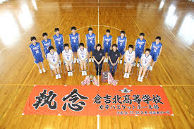 第3回 「審判の服装の変遷」 umasukeさん、今回もバスケの歴史を教えてください。 ―はいな。 今回は、オリンピックで女子の活躍に感激したumasukeが審判の話をしようかのぉ ãƒã‚¹ã‚±ãƒƒãƒˆãƒœãƒ¼ãƒ«å¥³å­ å€‰å‰åŒ—é«˜ç­‰å­¦æ ¡