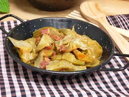 La receta de alcachofas que más se suele hacer son las alcachofas con jamón. Alcachofas Con Jamon Receta Facil Mis Cosillas De Cocina