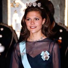 Discover more posts about kronprinsessan. 40 Ar I Kronprinsessan Victorias Liv I Motet Med Manniskor Ar Hon Helt Unik Utrikes Svenska Yle Fi