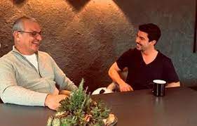 Kaan yıldırım, tiyatro oyunculuğu yanı sıra film ve dizilerde rol almayı sürdürmektedir. Kaan Yildirim In Babasi Hakan Yildirim Kimdir Kaan Yildirim In Annesi Kimdir