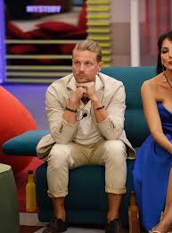 Vita smeralda (2006), con jerry calà, elena santarelli, . Gf Vip 6 Davide Silvestri In Lacrime Il Papa Lo Fa Emozionare