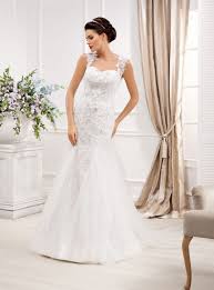 Far trapelare l'intimo dal vestito non è (quasi) mai chic. Abito Da Sposa A Sirena Economico Online In Pizzo Con Spalline E Scollo A Cuore