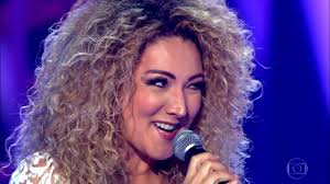 "Despacito" Erika Ender y Roberto Carlos, Erika Ender junto a Luis Fonsi  fueron los autores.