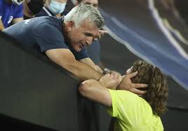 Gilles cervara, apostolos tsitsipas e umberto rianna (che lavora al fianco di vincenzo tuttavia nonostante non abbia avuto esperienze nel tour da giocatore, apostolos tsitsipas ha guidato suo. Stefanos Tsitsipas Beating Rafael Nadal Was More Than Just A Big Win