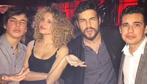 Una mujer está harta de qué confundan a su marido con mario casas. Hermanos Casas Una Factoria De Actores Gente Y Famosos El Pais