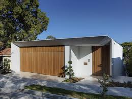 A well designed house on a sloping block should have minimal excavations, attractive retaining walls and no ongoing stormwater or maintenance problems. This House Design On Sloped Land Highlights All Benefits Of Hillside Homes Architecture Beast
