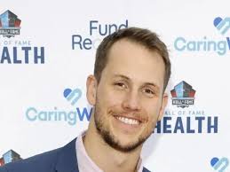 Andrew East's Dumbbell Workout Is Instantly Clear to Parents