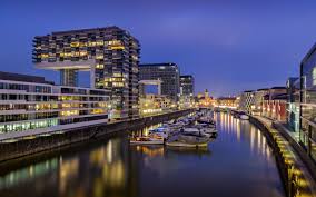 Og mit 230 quadratmetern wohnfläche und 200 quadratemetern. Portfolio Rheinauhafen Chris Hoppe Fotografie