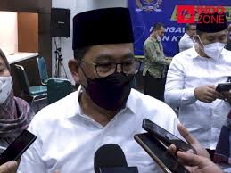 Paul zhang emosi saat diskusi dengan orang tritunggal. Umdveesqojxvxm