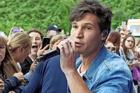 In 2013, weiss participated in the tenth season of the german talent show deutschland sucht den superstar. Selliner Strand Ausverkauft Wincent Weiss Gab Auf Rugen Konzert Vor 4500 Besuchern