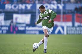 Pierre van hooijdonk ( hollandaca telaffuz: Nostalgische Nac Kalender Denk Maar Niet Dat Daar Een Blad Uitgescheurd Wordt Foto Pzc Nl