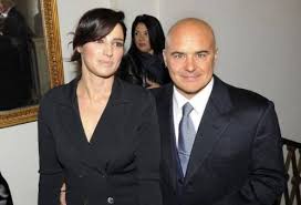 Da madre del suo tempo a donna coraggio, nell'america dei cambiamenti a cavallo tra gli anni trenta e quaranta, che riesce con il sacrificio a vivere l'emancipazione del personaggio. Luca Zingaretti Montalbano Eta Peso Altezza Vita Privata Luisa Ranieri