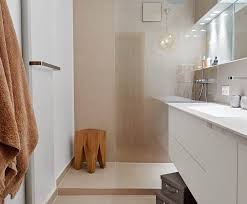 Nella riflessione su come arredare un bagno tieni sempre a mente l'obbiettivo del comfort abitativo. Come Arredare Un Bagno Lungo E Stretto Ideagroup Blog