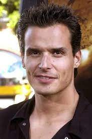 Antonio Sabato Jr Spiky Hairstyle Cool Men S Hair Mens Hairstyles Mens Hairstyles Short Ryan Reynolds Hair