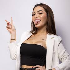 Prepare-se para A musa sem tabus- sua ninfoplastia em vídeos quentes e inéditos!