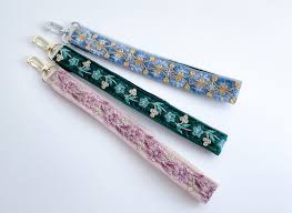 レシピ】インド刺繍リボンのショートストラップの作り方 - from UTOPIA