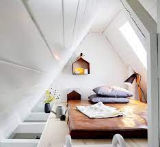 Da ein schlafzimmer mit einem wohnzimmer auf einem dachboden nicht alle möbel enthalten kann, die sie in einen standardraum. Ideen Fur Deine Wohnung Im Dachgeschoss Mit Dachschragen