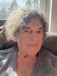 Hi ladies! Have been reading posts for a while, time for introduction? I am  55 yo, living in Sweden. Working an office-job that my daughter claims  "must be the most boring in