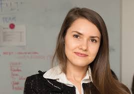 Omul potrivit la locul cisnadie. The Reviser And The Translations The Right Person At The Right Moment Agentia De Traduceri Swiss Solutions