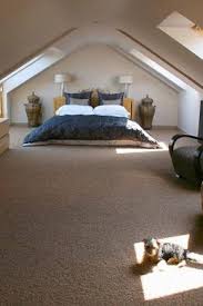 غرفة في العلية 77 صورة ترتيب نوافذ العلية تصميم أماكن المعيشة غرفة النوم تحت السقف