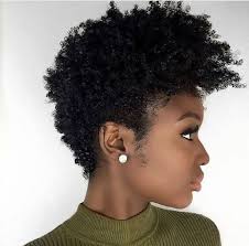 1001 Idees Pour Une Coiffure Pour Visage Ovale Les Looks Du Moment Qui Vous Sublimeront Cheveux Courts Afro Cheveux Courts Coiffure Cheveux Crepus Courts