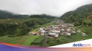 Download soal ukk / pat tema 9 kelas 5 k13 terbaru tahun ajaran 2018/2019 kunci jawaban room i muatan pelajaran : Tersembunyi Di Lereng Gunung Lawu Desa Genilangit Keren Juga