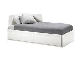 Ikea Flekke X2f Moshult Beyaz Divan Fiyat 1 337 Tl Urun Ozellikleri Modern Bir Koltuk Ve Konforlu Bir Yatak Gorevi Goren Bu Divan Modeli Modern Cizgile