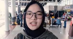 Seperti yang pernah terjalin berdua. 6 Fakta Di Balik Lirik Lagu Aisyah Istri Rasulullah Diburu Warganet