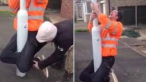 Is it possible to get stuck on a lamppost? Pole Challenge Is Latest Viral Trend But Can You Get Out Of It Daily Mail Online
