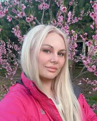 З великою вдячністю та глибоким усвідомленням хочу поділитися важливим.  Останні три роки — час тиші, переосмислення та глибокої роботи. У світі, де  вірність, порядність і турбота стали розкішшю, я звернулася всередину. Щоби