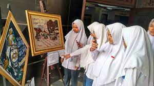 Maybe you would like to learn more about one of these? Hari Pahlawan Pamerkan Lukisan Batik Kota Pahlawan Suara Surabaya