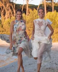 Les prestigieuses invitées n'ont pas hésité à poster des photos de leur réunion sur les réseaux sociaux. Iris Mittenaere De Retour A New York Apres Avoir Celebre Le Mariage De Sylvie Tellier A Tenu A Laisse Un Message Plein De Tend Mode Marie Robe De Mariee Iris