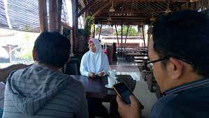Kamu bisa jadikan makanan ini sebagai hidangan kuliner di rumah untuk disajikan. Viral Ida Ayu Sekolah Sambil Jualan Cilok Untuk Bertahan Hidup Okezone News