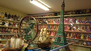 Här kan vuxna bli nostalgiska av gamla leksaker och barnen har minst lika mycket nytt att upptäcka. Leksaksmuseet I Eslov Gtwennerberg