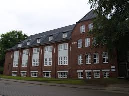 Egal ob sie mehrere hochwertige oder günstige mietwohnungen zur miete, ihren kunden anbieten wollen. Datei Hamburg Alsterdorf Alsterdorfer Markt 13 Jpg Wikipedia