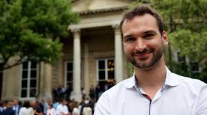 Nous sommes là pour aider ! Les Premiers Pas Sans Cravate D Ugo Bernalicis A L Assemblee Nationale