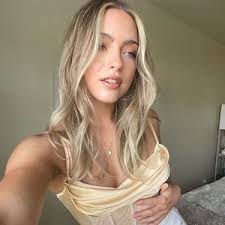 Miranda Waters (@mirand0wl)