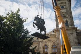 A kossuth tér emlékműveiről és rekonstrukciójáról, valamint a trianoni békeszerződés aláírásának 100. Hodmezovasarhely Ot Tonnas Lovas A Kossuth Ter Folott