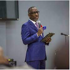 Photos of kibe with pastor robert burale preaching have been going round, leaving many wondering if he was a pastor. Read Pastor Robert Burale S Message To Slay Queens About Men