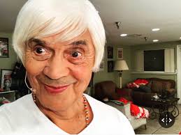 Les recuerdo Hoy 9 pm tenemos Oficialmente Gay 3 !!! Y mañana 8 pm Y el  Domingo Oficialmente Gay 1 !! En el @teatrotrail Con los geniales  @raultvgonzalez @habanablues @yubran_luna @claudiavaldesoficial  @pillin_carlos_marrero @zajaris Reservas ...