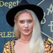 The character was first conceived by ormond g. Nick Carter Lauren Uberraschende Schwangerschaft Nach Mehreren Fehlgeburten Gala De